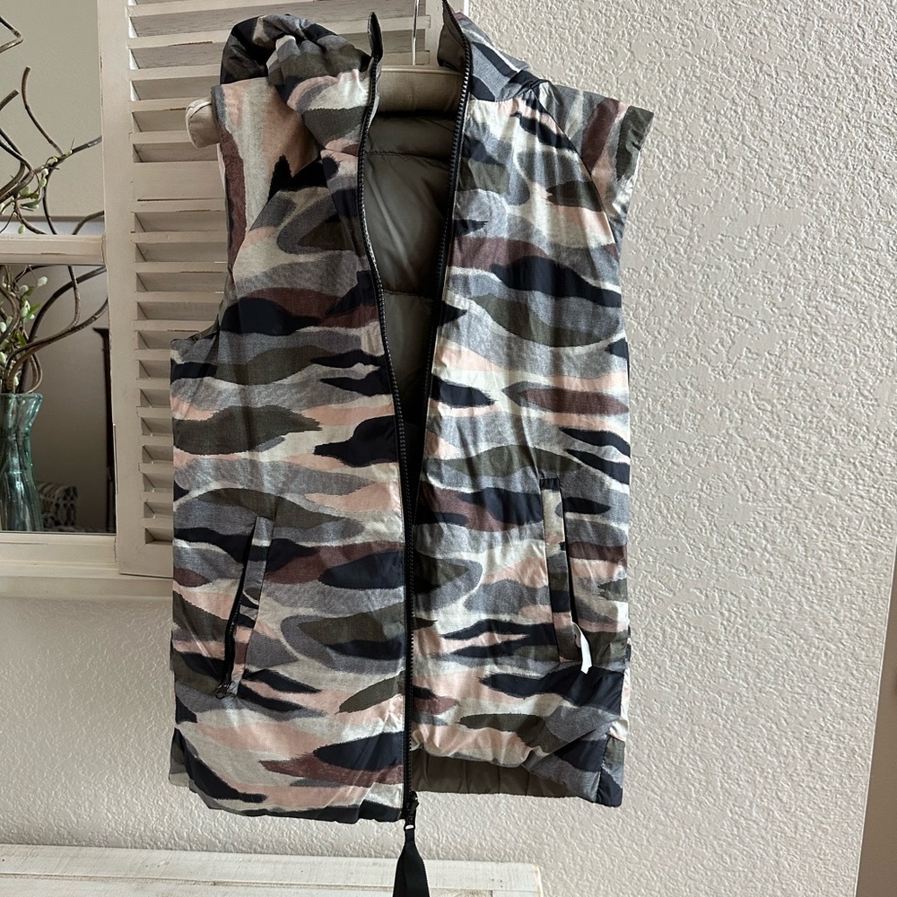 Lululemon The Fluffiest Reversible Down  Vest